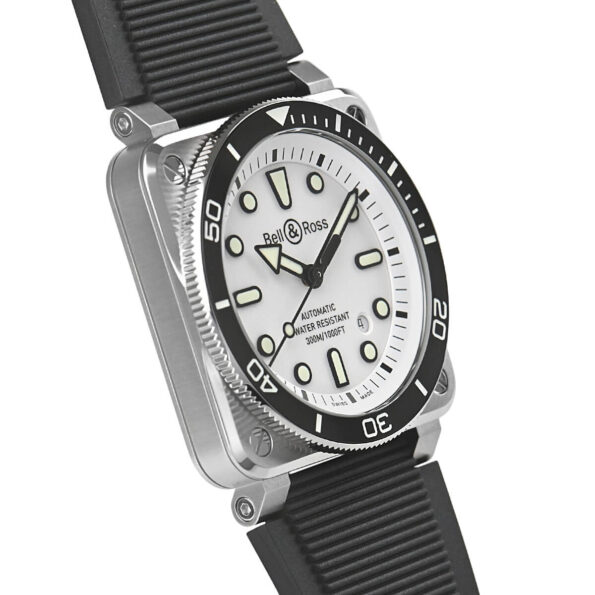 Close-up of the BR 03 Diver's stainless steel bracelet with alternating brushed and polished links, secured by a folding clasp with diving extension, demonstrating both elegance and professional diving functionality.