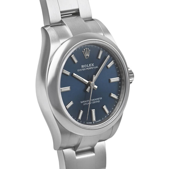 The Rolex Oyster Perpetual 31mm 277200-0003 emphasizing the sleek curvature of the case and integrated Oyster bracelet.